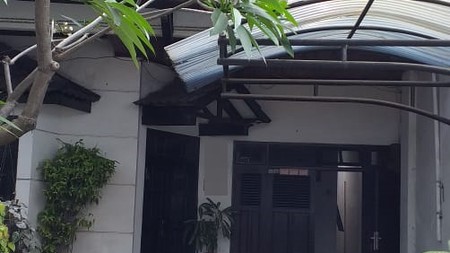 Dijual Rumah 2 lantai di Jalan Bratang Gede Surabaya