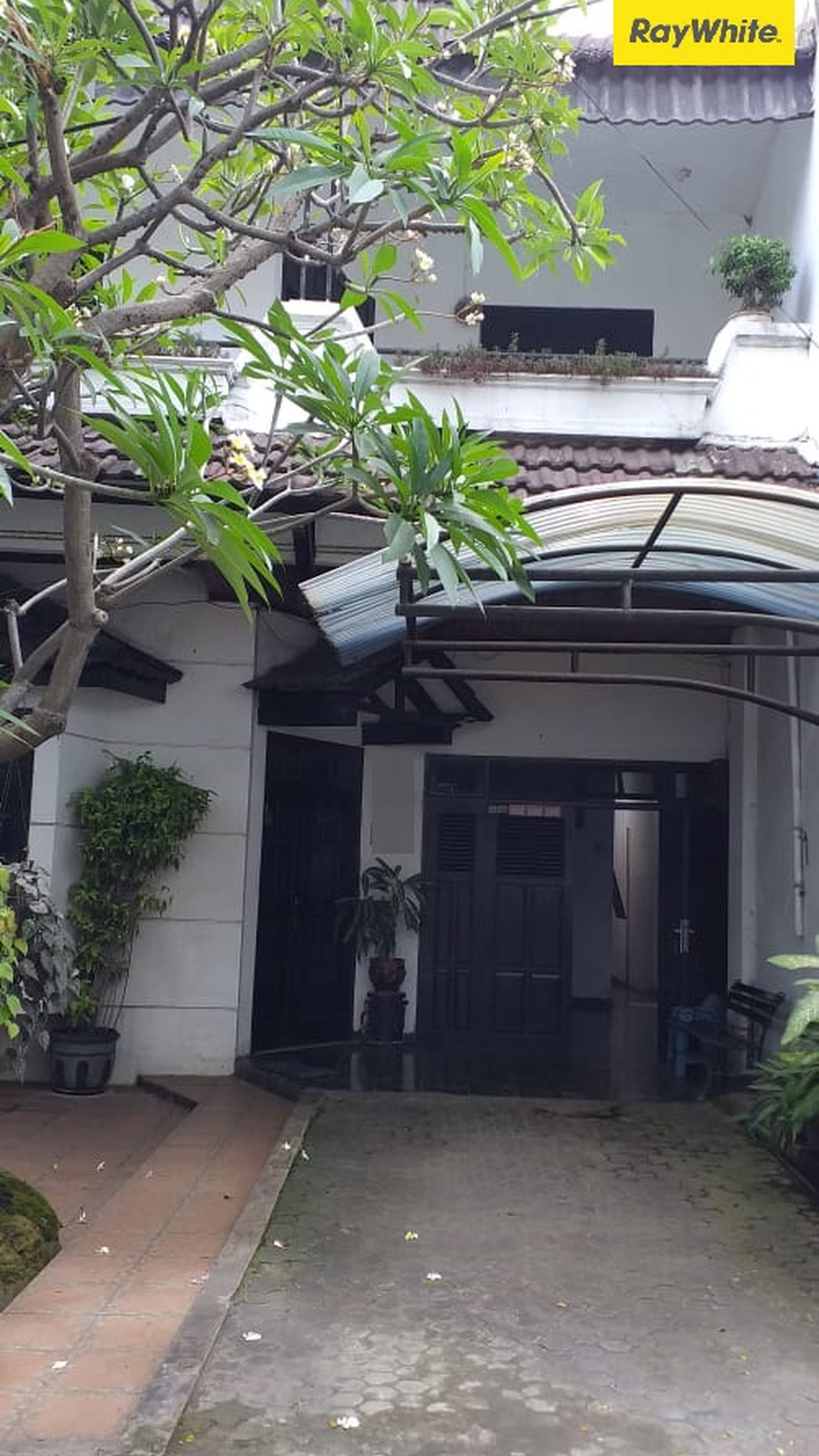 Dijual Rumah 2 lantai di Jalan Bratang Gede Surabaya