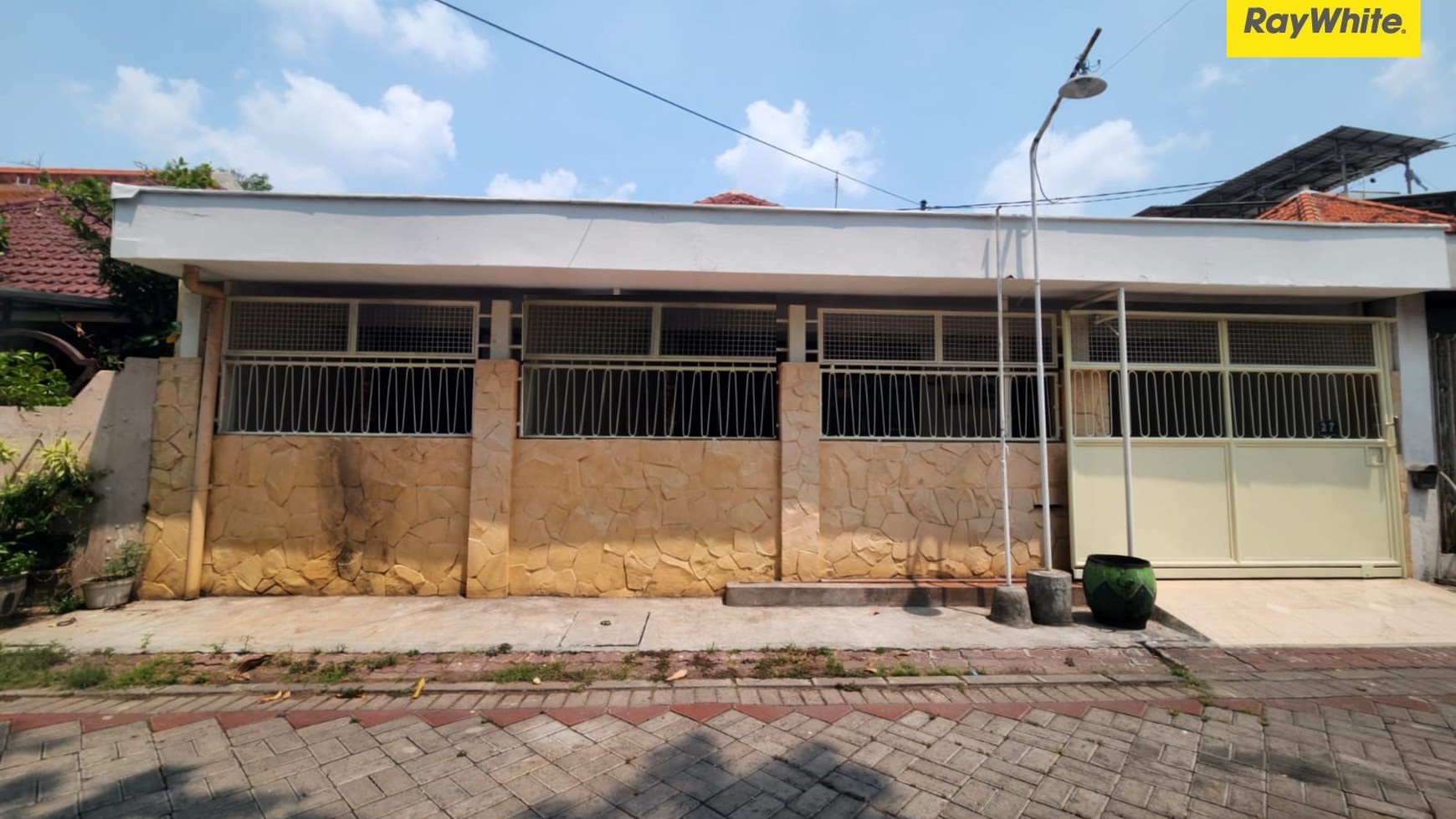 Disewakan Rumah di Jl Tangkuban Perahu Surabaya Pusat