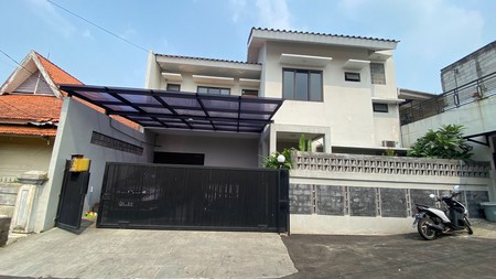 Rumah Semi furnished Luas 332 di Komplek Cinere Dekat Tol Brigif