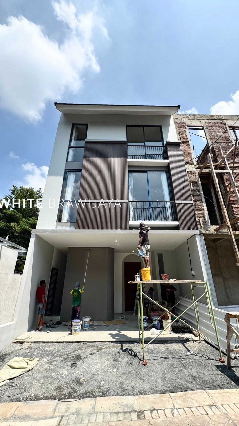 Brand New Townhouse Lokasi Strategis 