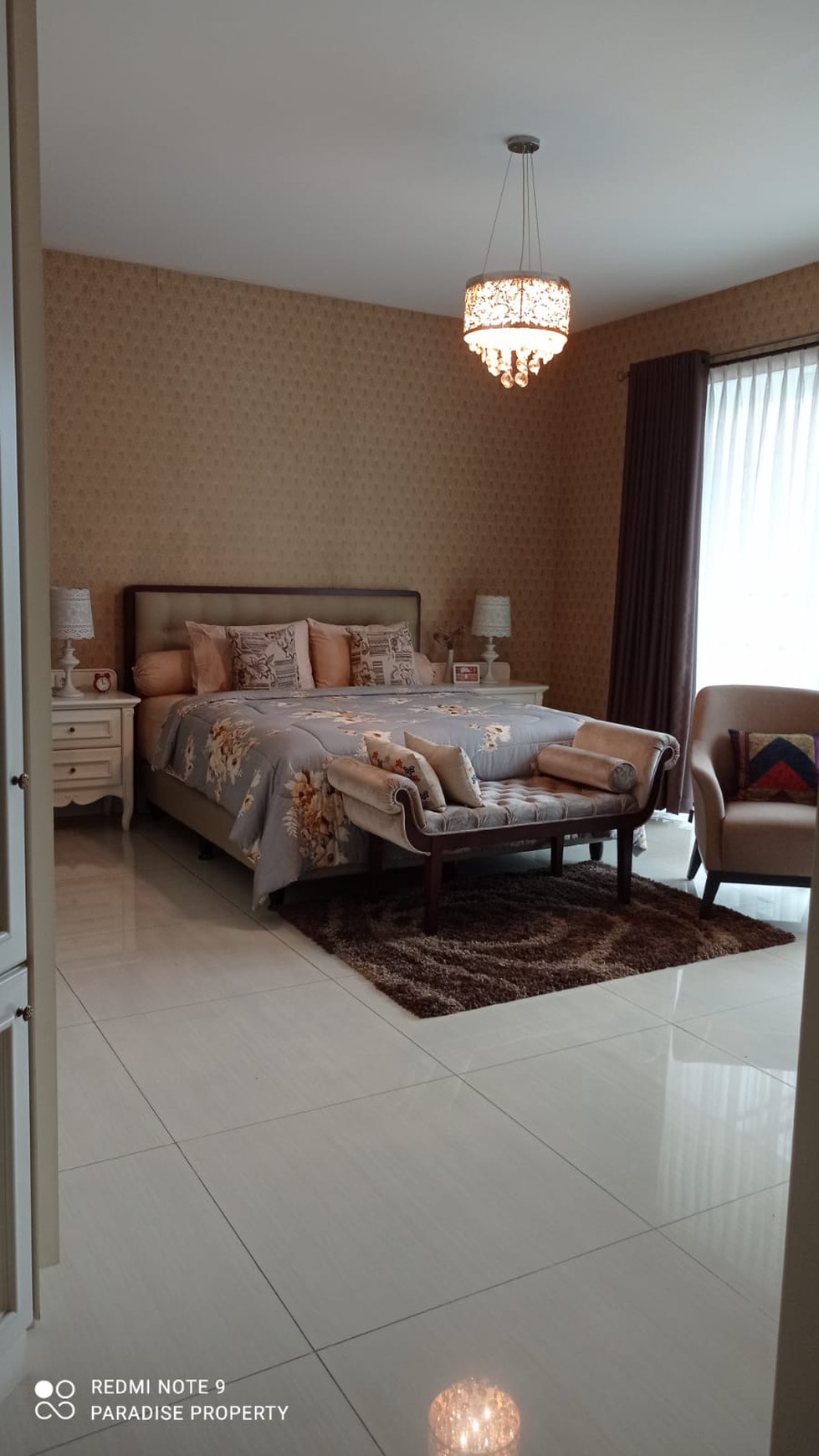 Rumah di PHG Summarecon, cluster Sapphire Gading Serpong jual semi furnish.