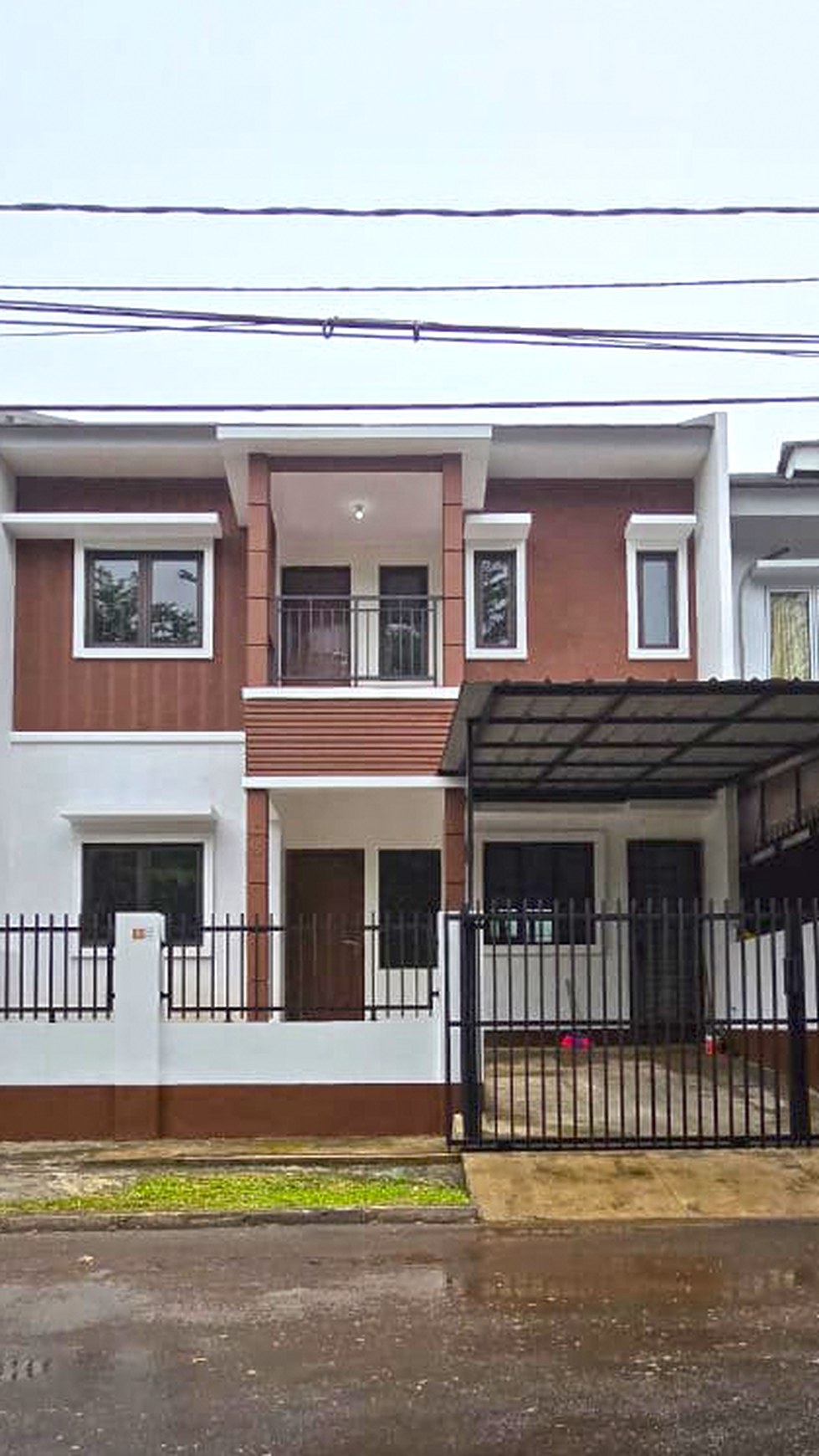 Rumah dalam semi cluster Kencana Loka BSD City, depan bukan rumah lain