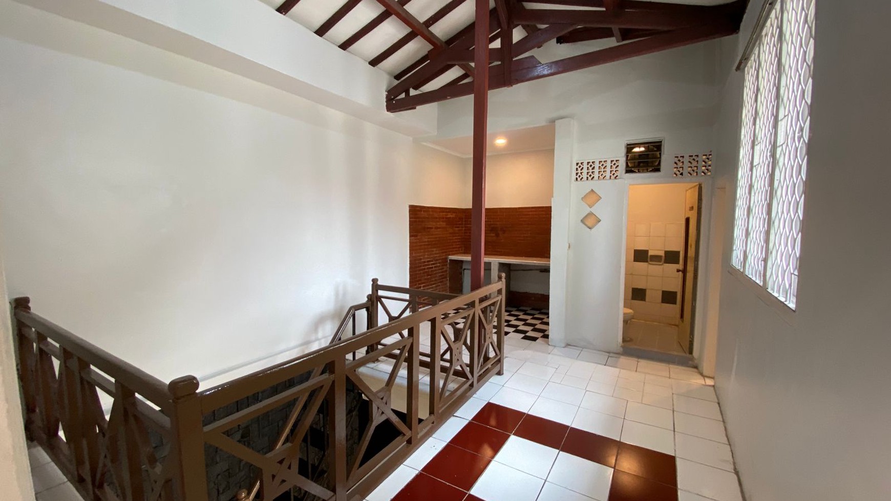 Rumah Hitung Tanah Area Cipete