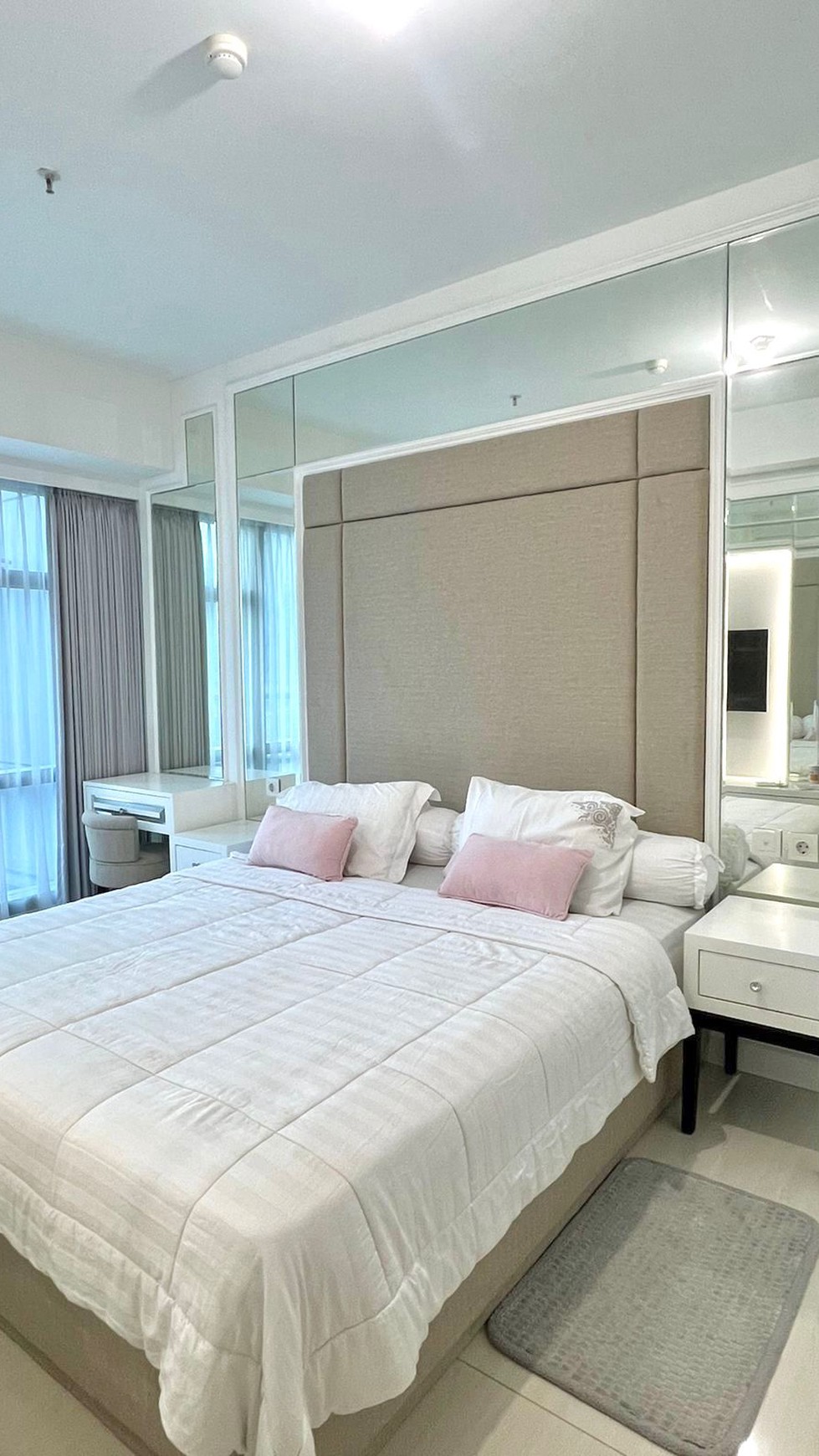 MURAH Dijual Apartemen La Riz Mansion Pakuwon Mall Tipe 2 Kamar Tidur Full Furnished Mewah Best View Lantai 18