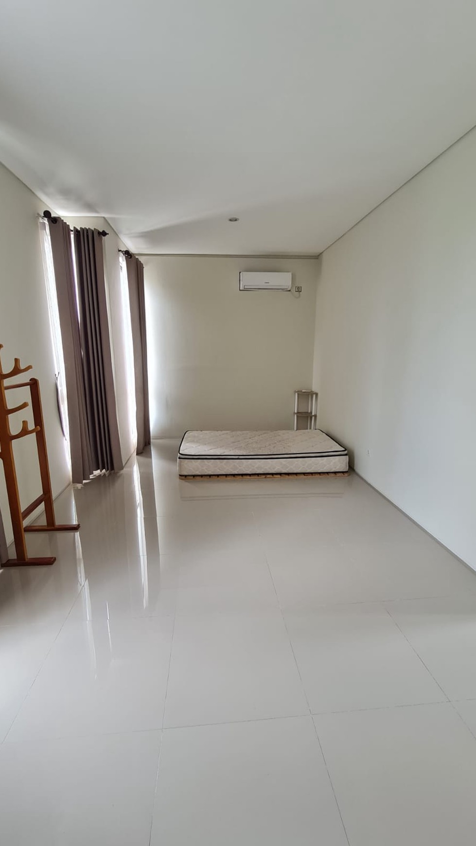 MURAH Disewakan Rumah North West Lake Citraland BONUS SEMI FURNITURE, Taman Asri , KOLAM IKAN