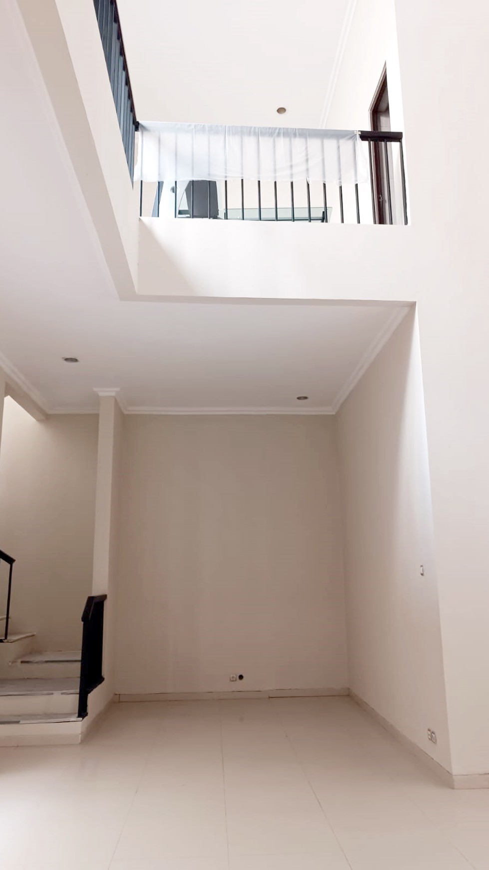 Rumah di Kendangsari Ivory Residence Surabaya Selatan, Minimalis, 2 Lantai, Hook/Pojokan, SIAP HUNI