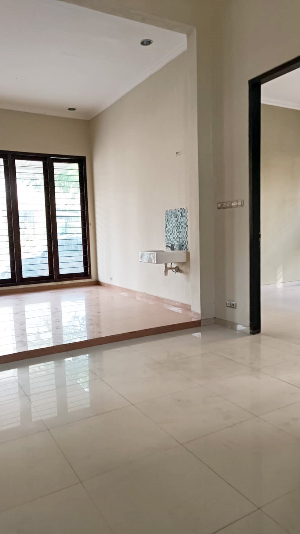 Rumah di Kendangsari Ivory Residence Surabaya Selatan, Minimalis, 2 Lantai, Hook/Pojokan, SIAP HUNI