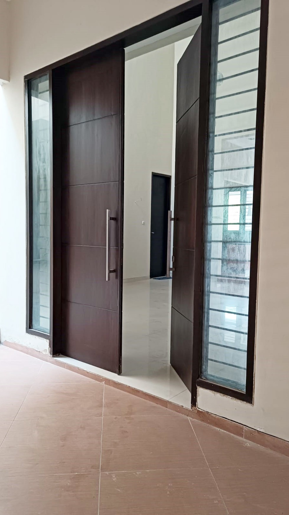 Rumah di Kendangsari Ivory Residence Surabaya Selatan, Minimalis, 2 Lantai, Hook/Pojokan, SIAP HUNI