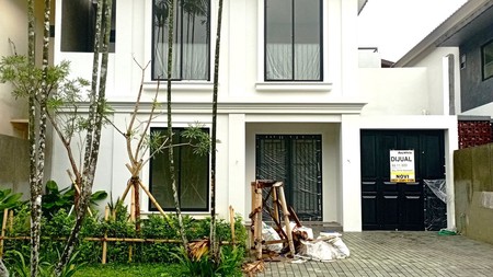 Dijual Rumah cantik dan modern di Gn. Pasifik Taman Himalaya Lippo Karawaci Tangerang