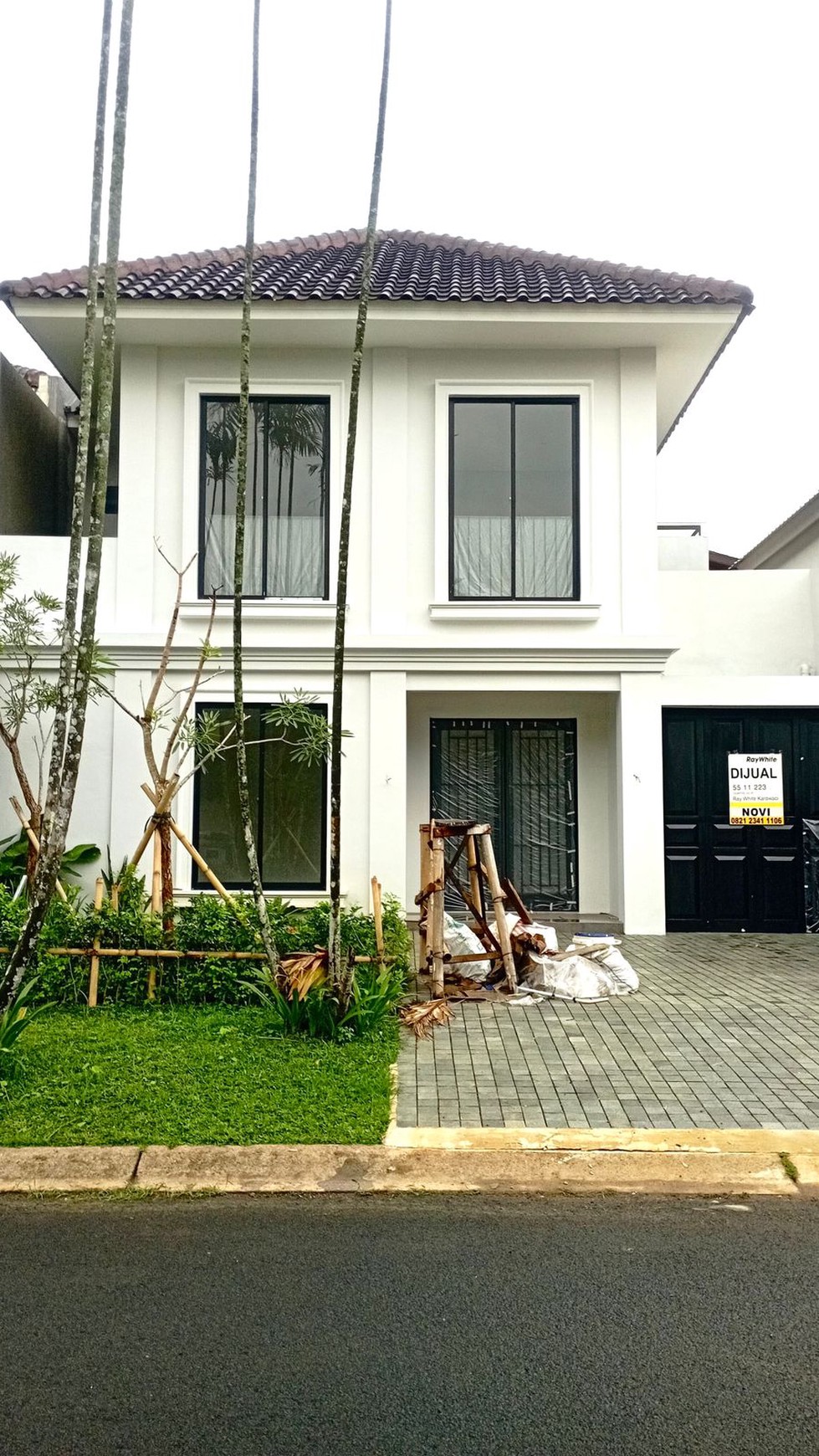 Dijual Rumah cantik dan modern di Gn. Pasifik Taman Himalaya Lippo Karawaci Tangerang