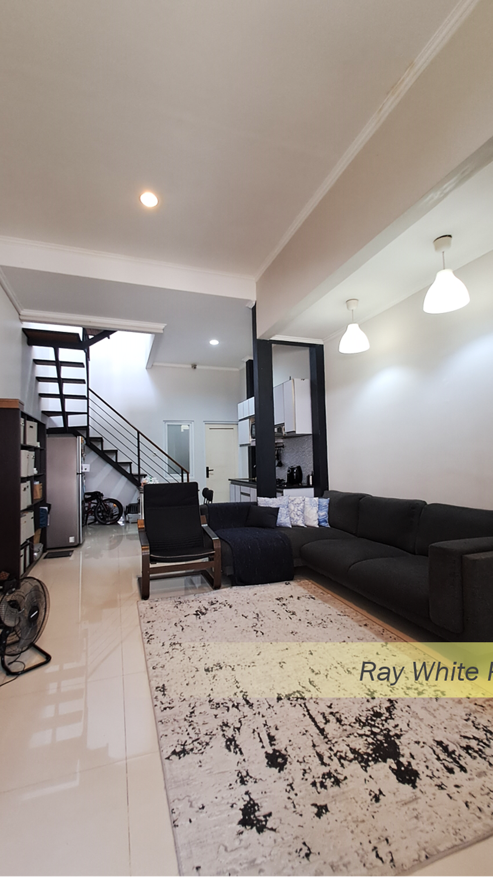 Rumah Minimalis Semi-Furnished Siap Huni di Green Village Bintaro, Ciputat, Tangsel