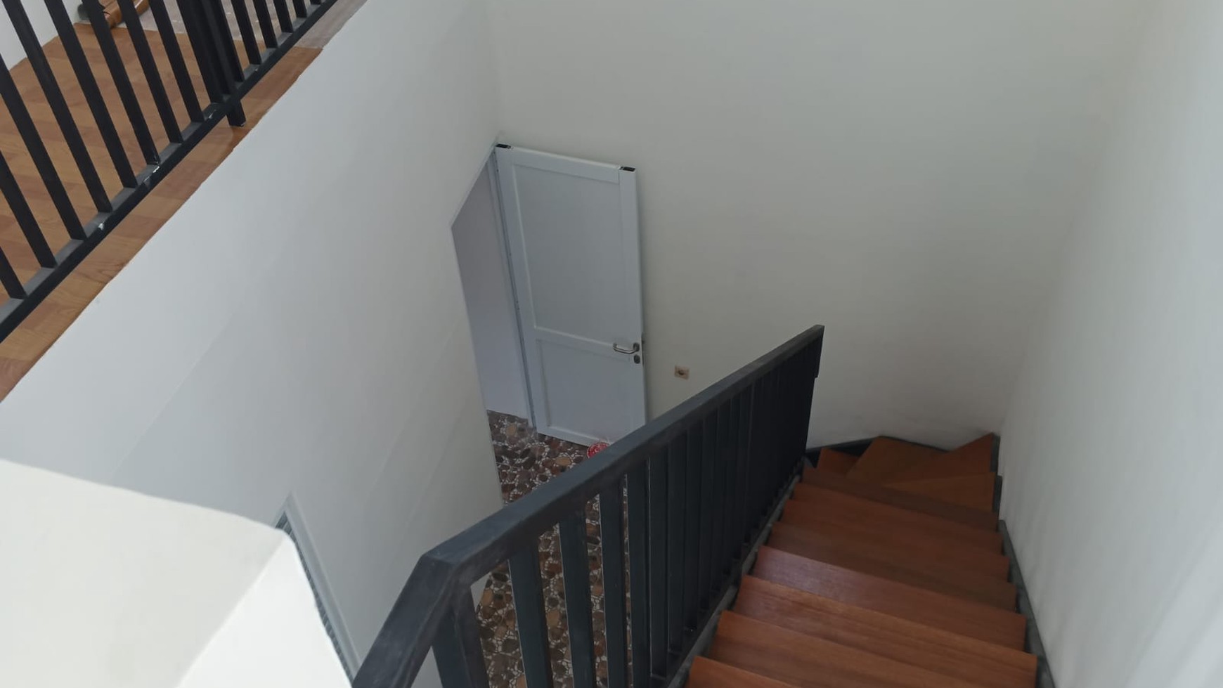 Rumah Bagus Di Jl Nurul Fajri Pondok Betung Tangerang Selatan.