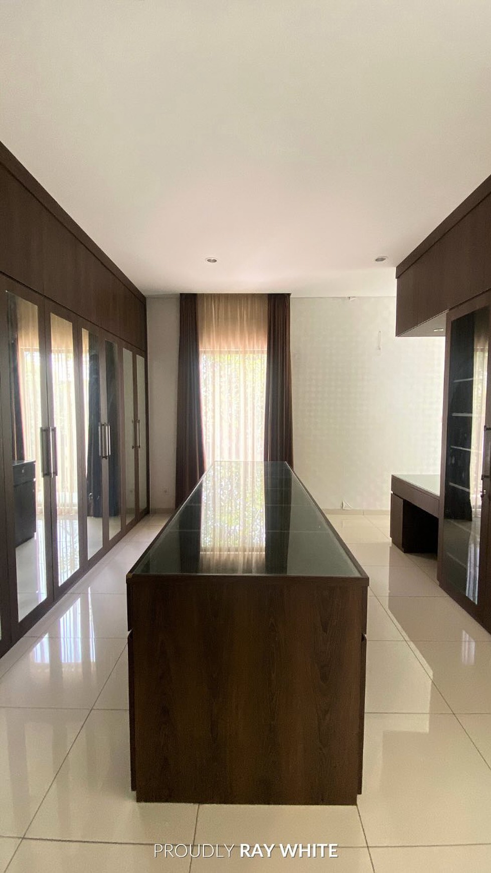 Rumah Mewah 3 Lantai di Perumahan Exclusive Lebak Bulus, Jakarta Selatan