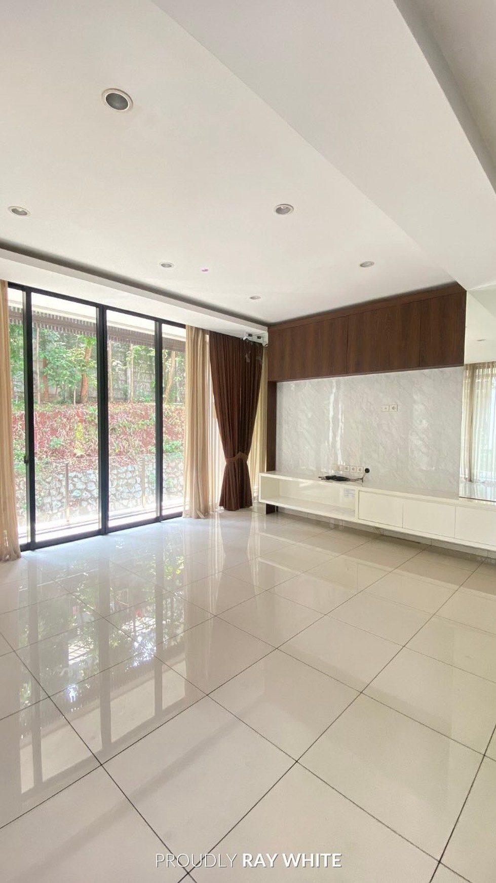 Rumah Mewah 3 Lantai di Perumahan Exclusive Lebak Bulus, Jakarta Selatan