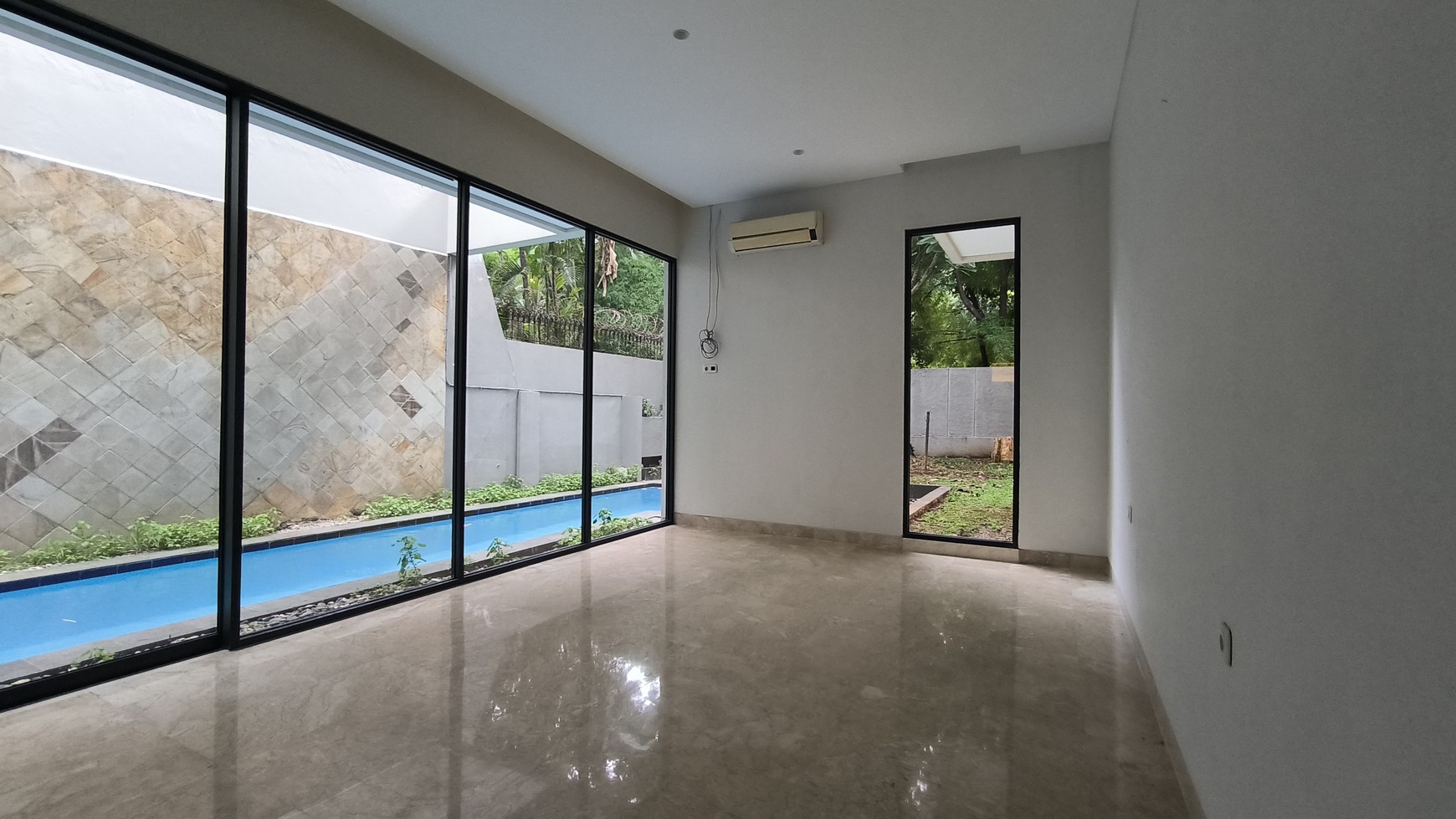 Rumah Mewah & Bagus di Pondok Indah dengan Swimming Pool