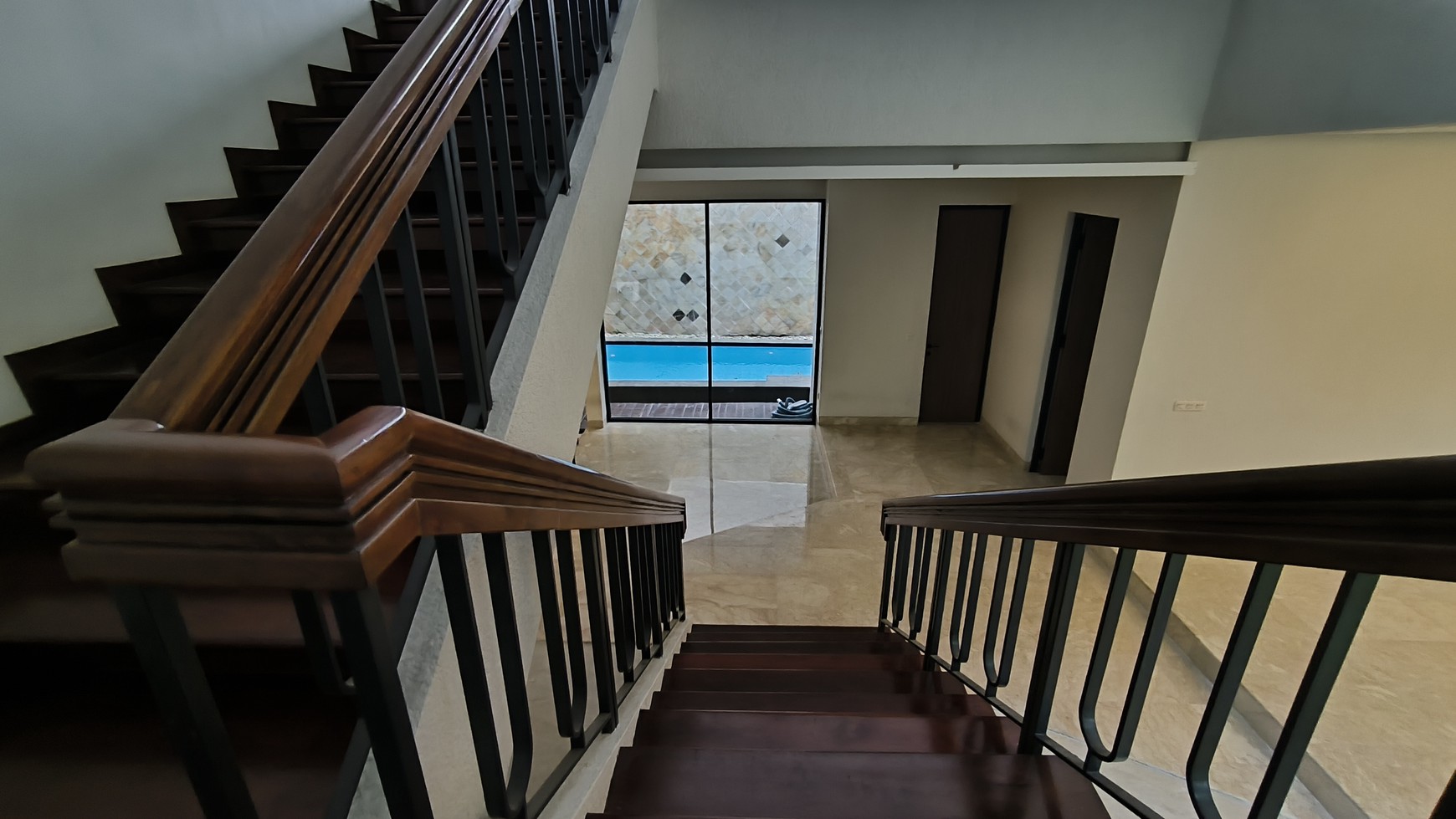 Rumah Mewah & Bagus di Pondok Indah dengan Swimming Pool