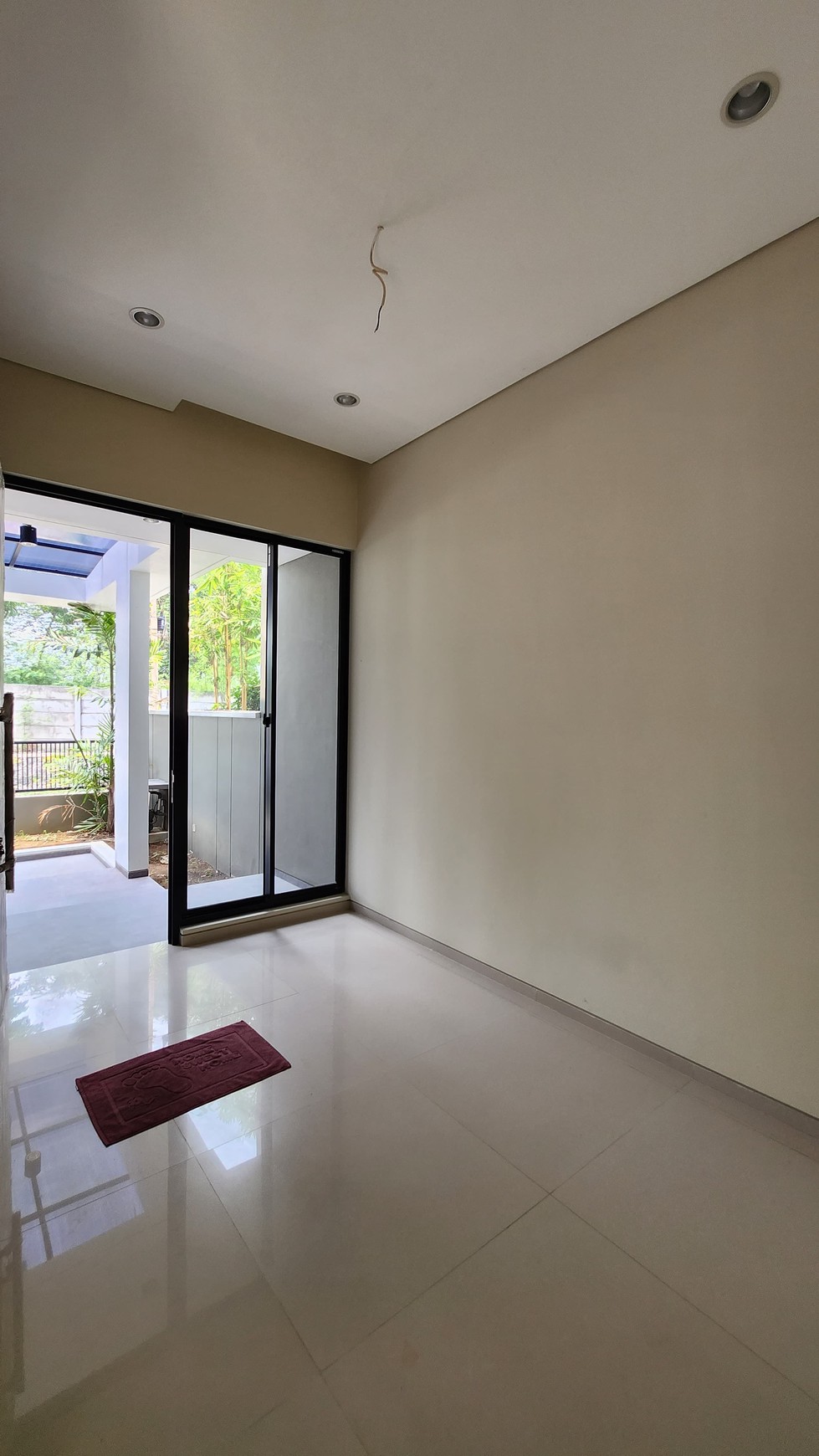 Dijual Rumah Graha Family Surabaya Barat New Baru Modern dekat Pakuwon Mall, National Hospital