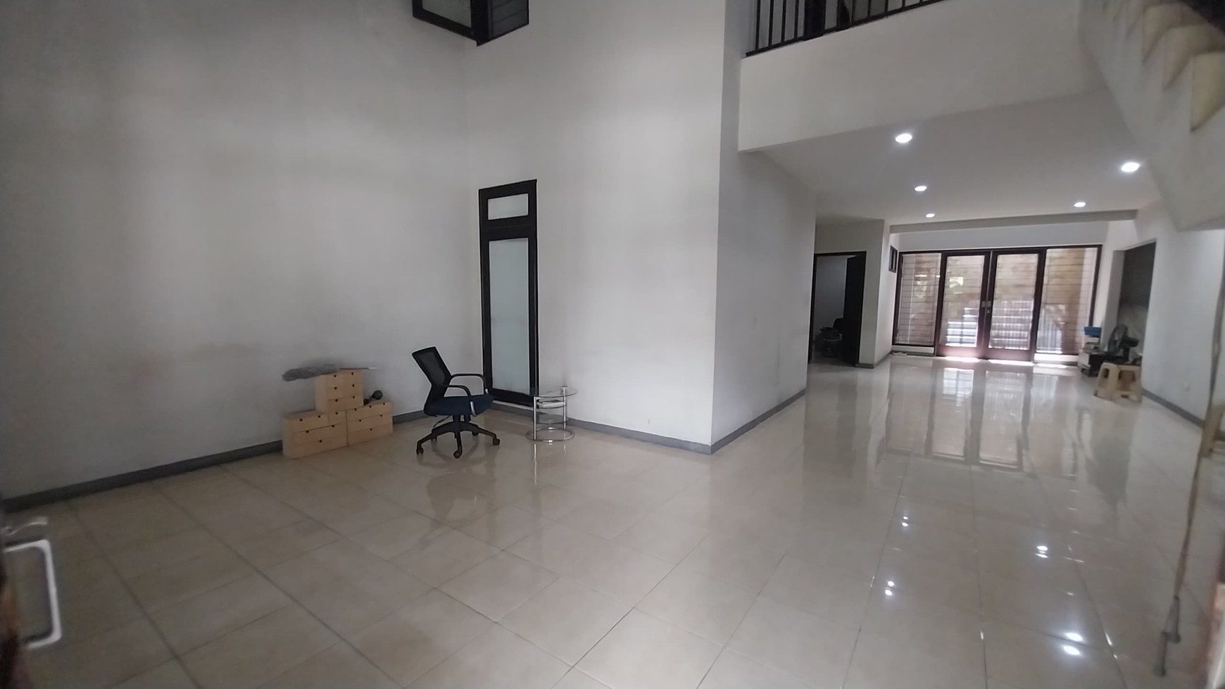 Dijual Rumah 2 Lantai di Pondok Indah, 5 Kamar Tidur Lokasi Strategis