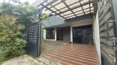 Dijual Rumah 2 Lantai di Pondok Indah, 5 Kamar Tidur Lokasi Strategis