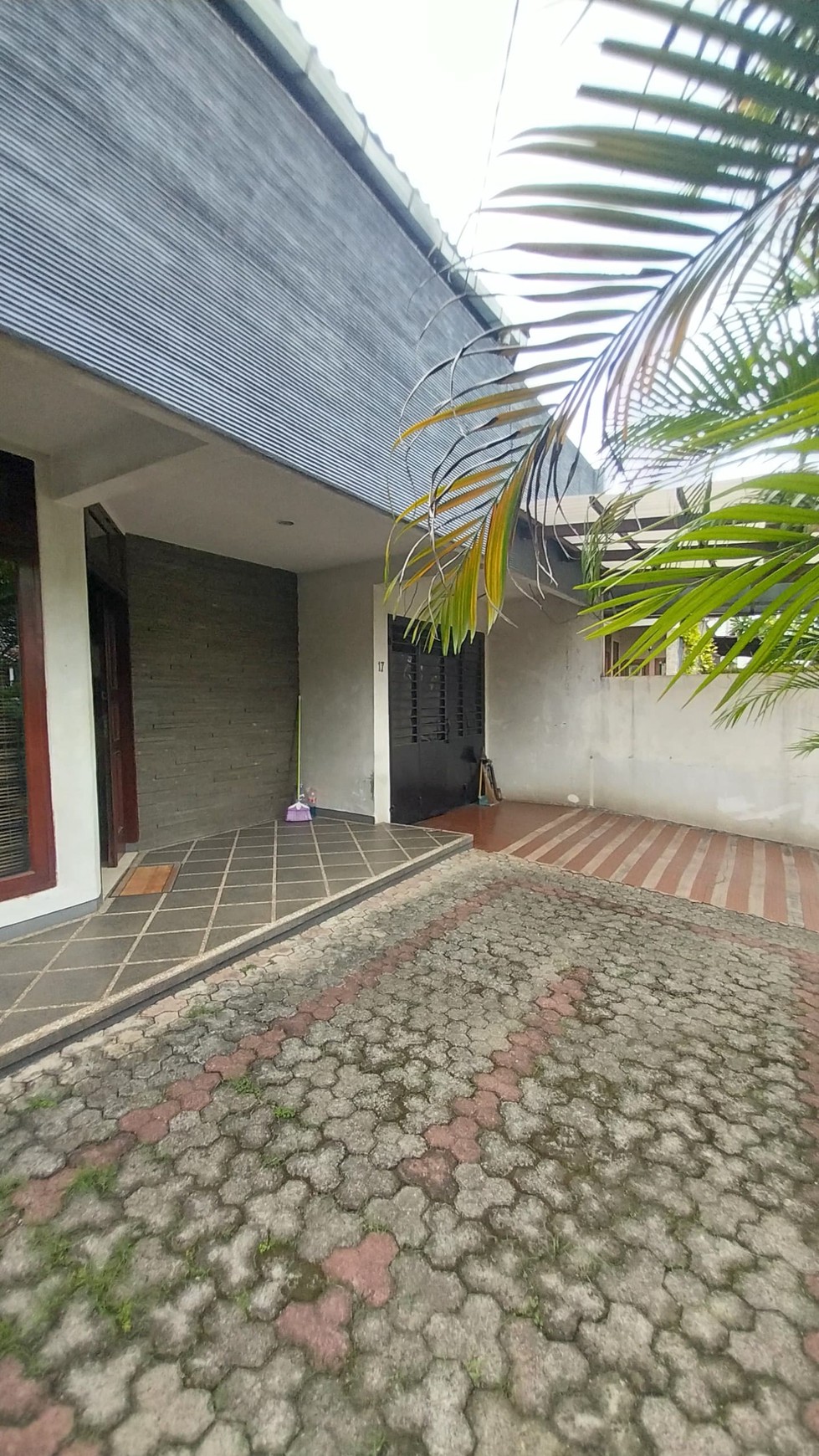 Dijual Rumah 2 Lantai di Pondok Indah, 5 Kamar Tidur Lokasi Strategis