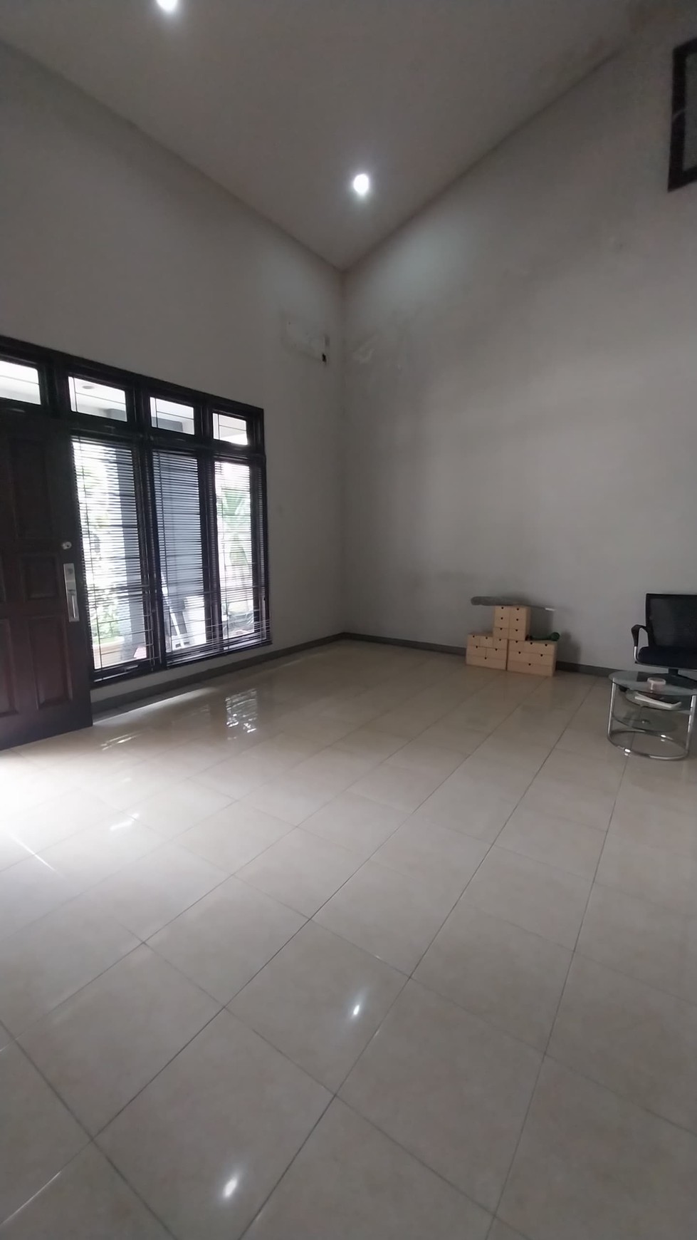 Dijual Rumah 2 Lantai di Pondok Indah, 5 Kamar Tidur Lokasi Strategis