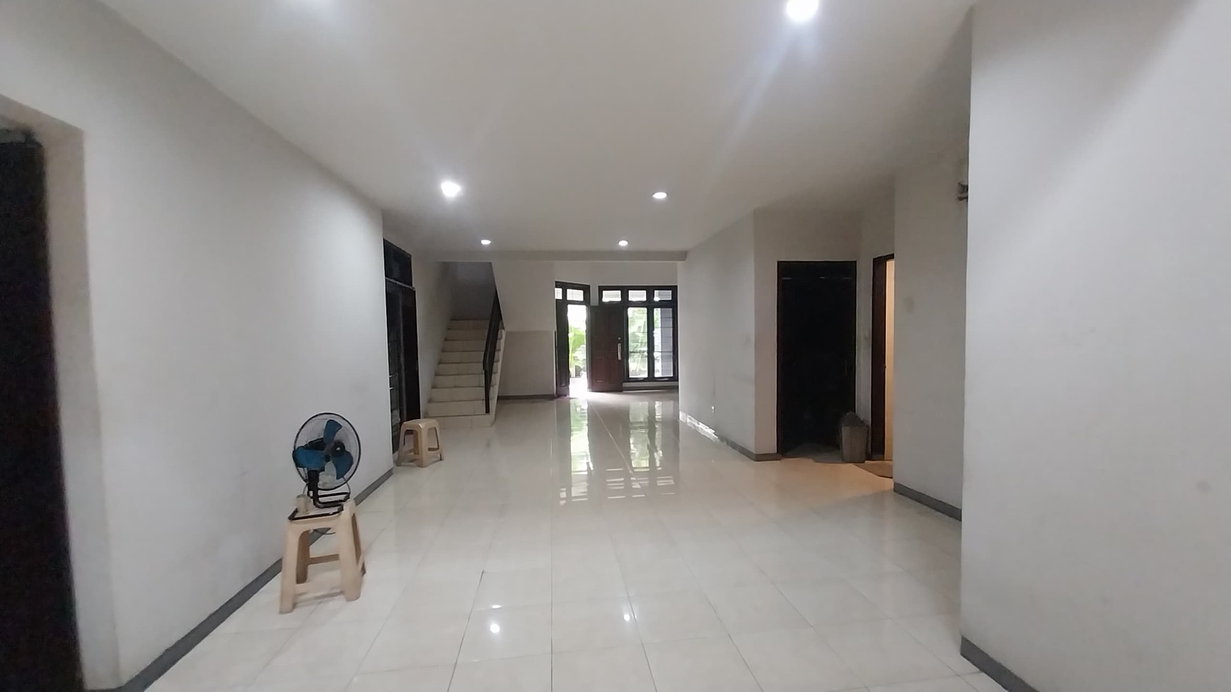 Dijual Rumah 2 Lantai di Pondok Indah, 5 Kamar Tidur Lokasi Strategis