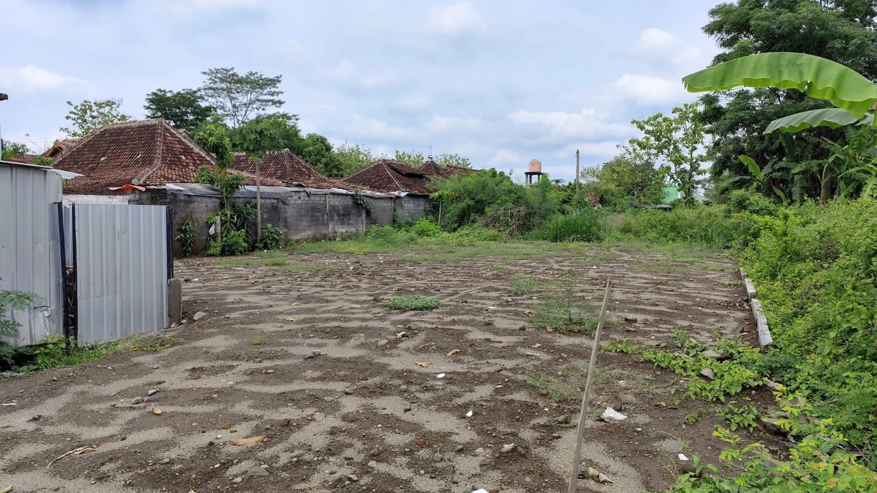 Disewakan Tanah Pekarangan Luas 2500 Meter Persegi Lokasi Dekat Jl Gito Gati 