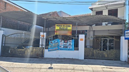 Dijual Rumah 2 Lantai, Lokasi Strategis di Jl. kembang kuning , Tersedia kamar kost di lantai 2, cocok untuk investasi atau penggunaan pribadi.