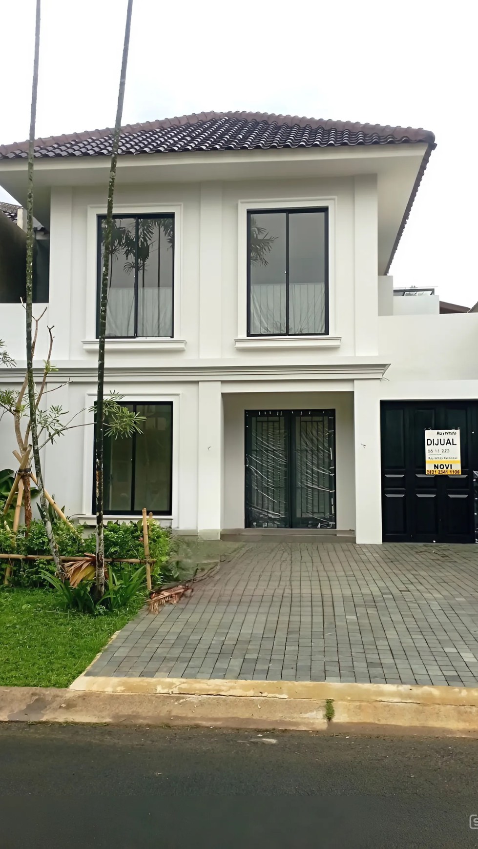 Dijual Rumah cantik dan modern di Gn. Pasifik Taman Himalaya Lippo Karawaci Tangerang