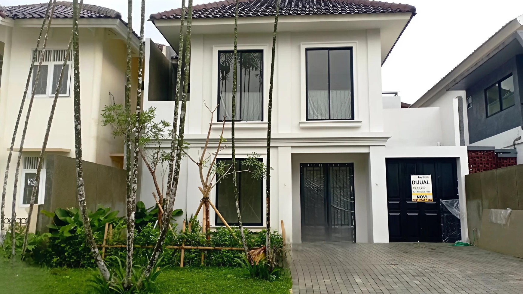 Dijual Rumah cantik dan modern di Gn. Pasifik Taman Himalaya Lippo Karawaci Tangerang