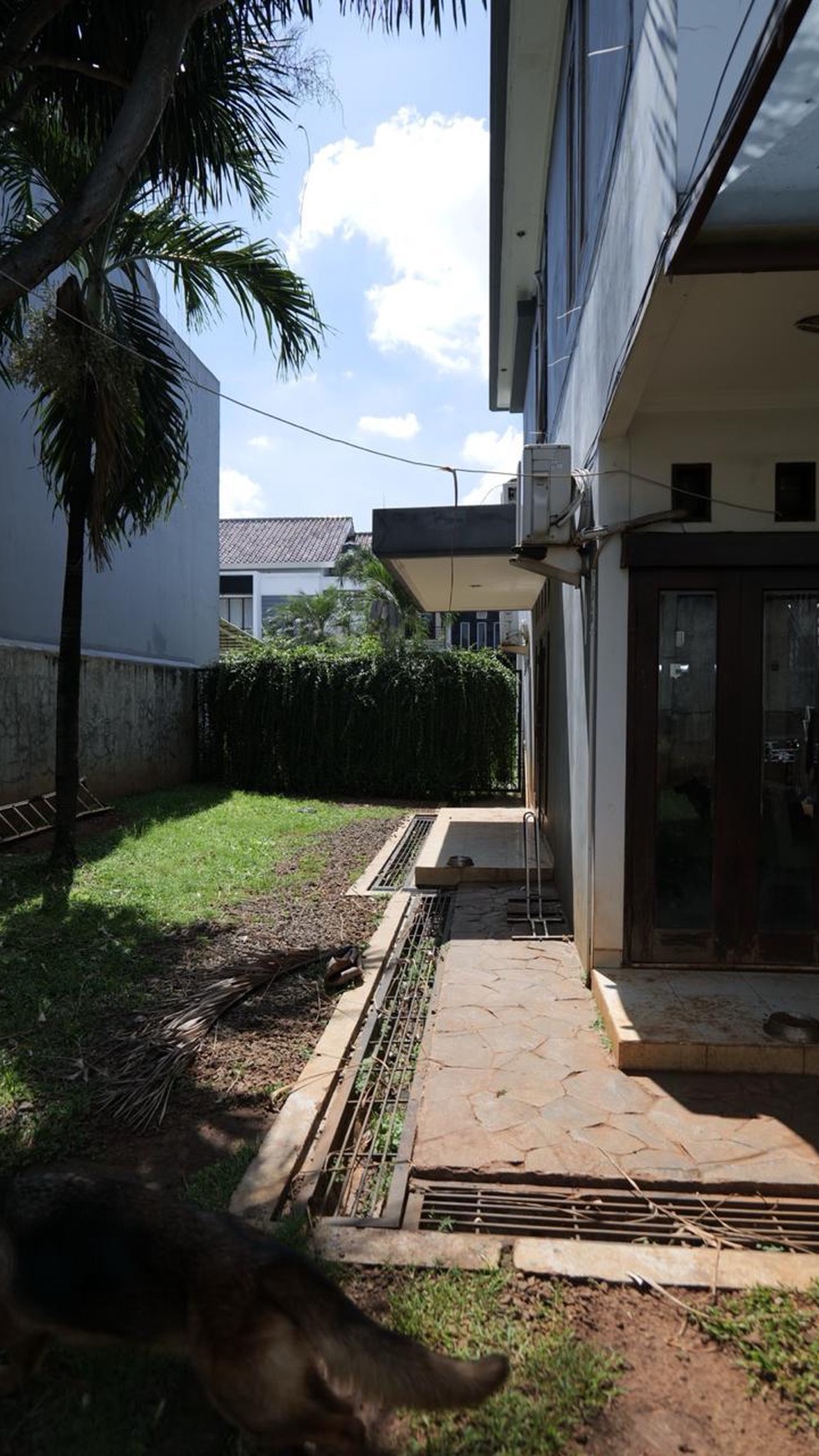 Rumah Town House dengan Kolam Renang