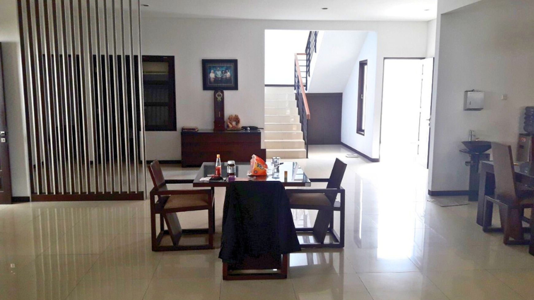 Rumah dijual 2 lantai di Cinere