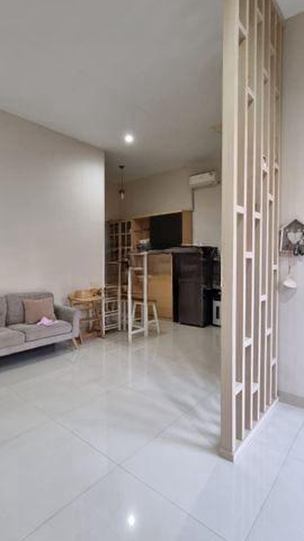 DIJUAL RUMAH 2 LANTAI SEMI FURNISHED DARMO PERMAI UTARA