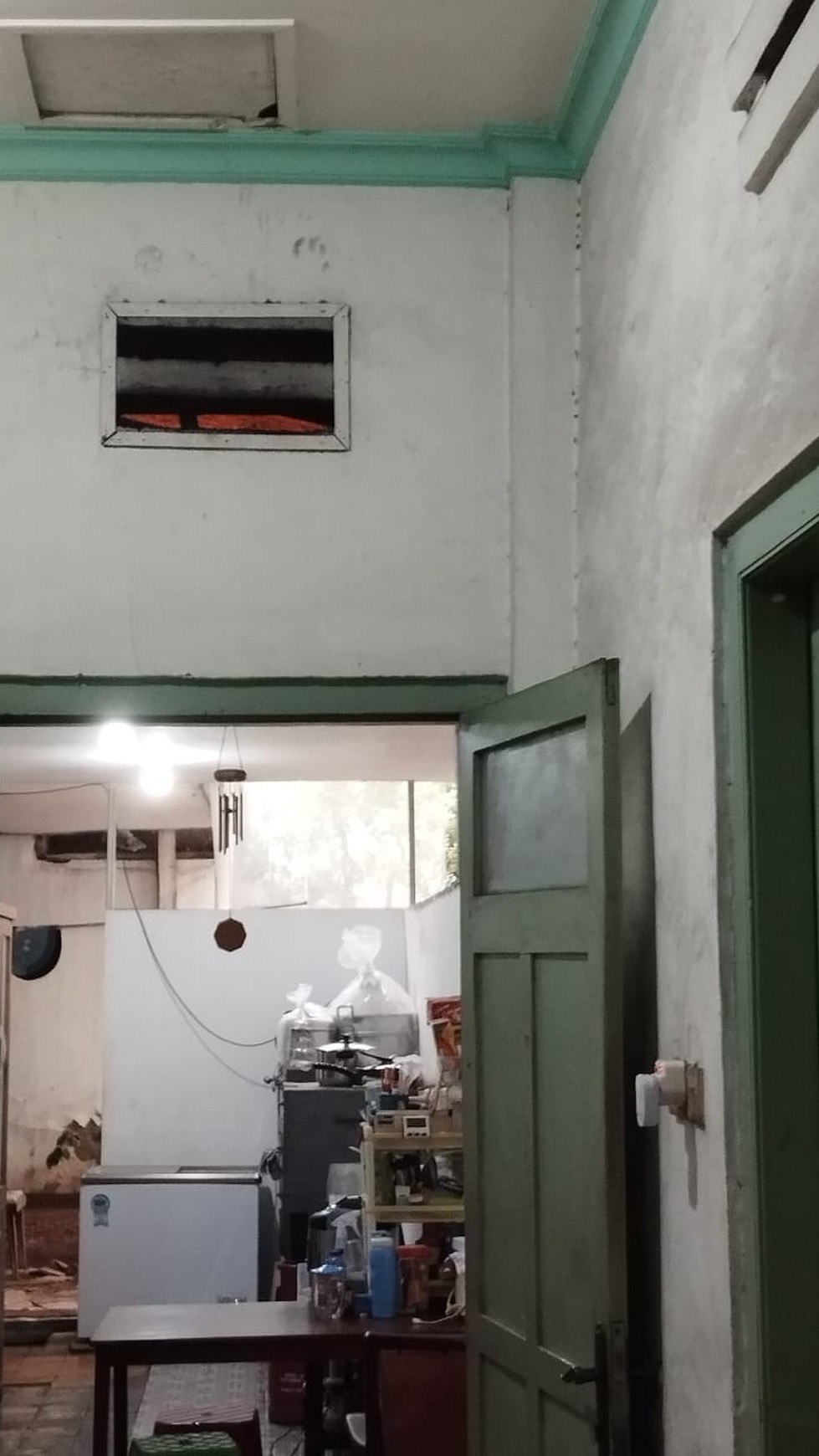 Di Jual Rumah lama  Jl Kebon Kacang  Tanah Abang - Jakarta Pusat