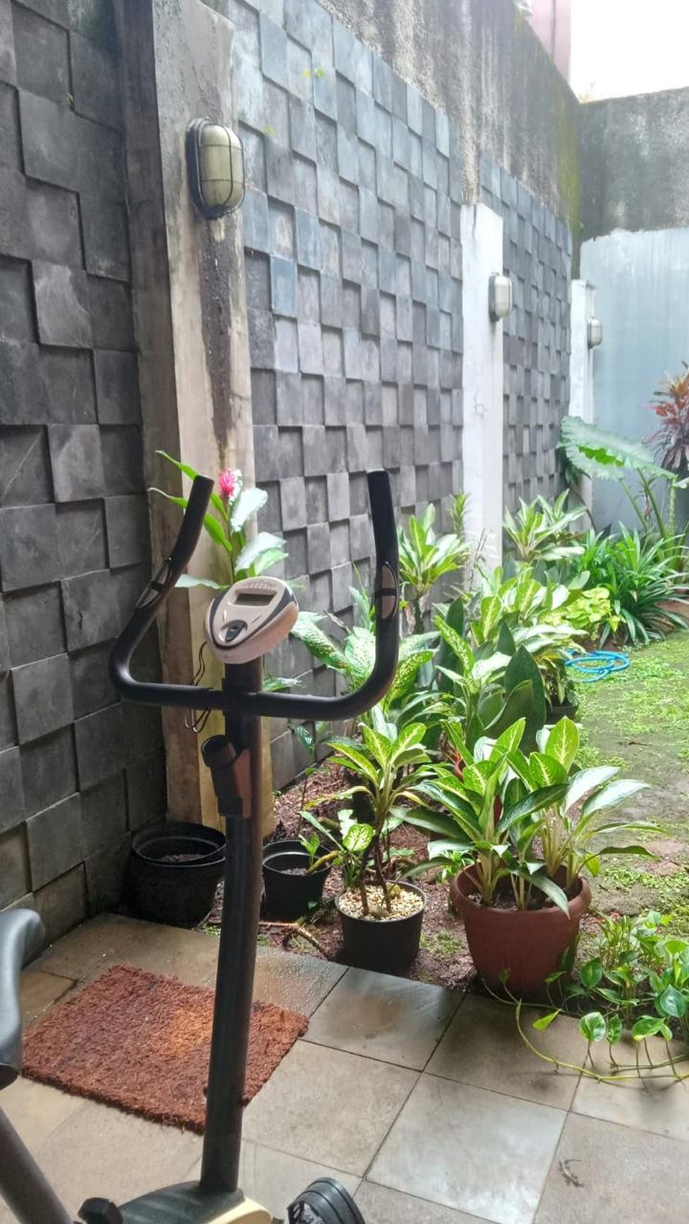 Rumah Siap Huni dengan Hunian Nyaman dan Asri @Bintaro Sektor 9