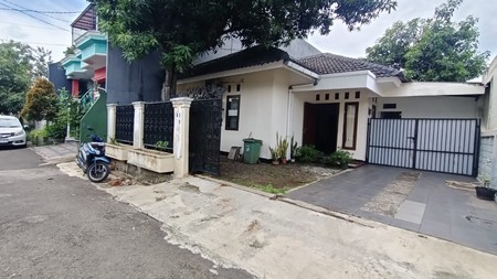 Rumah Terawat di Cirendeu 1 Lantai Berhalaman Belakang Luas
