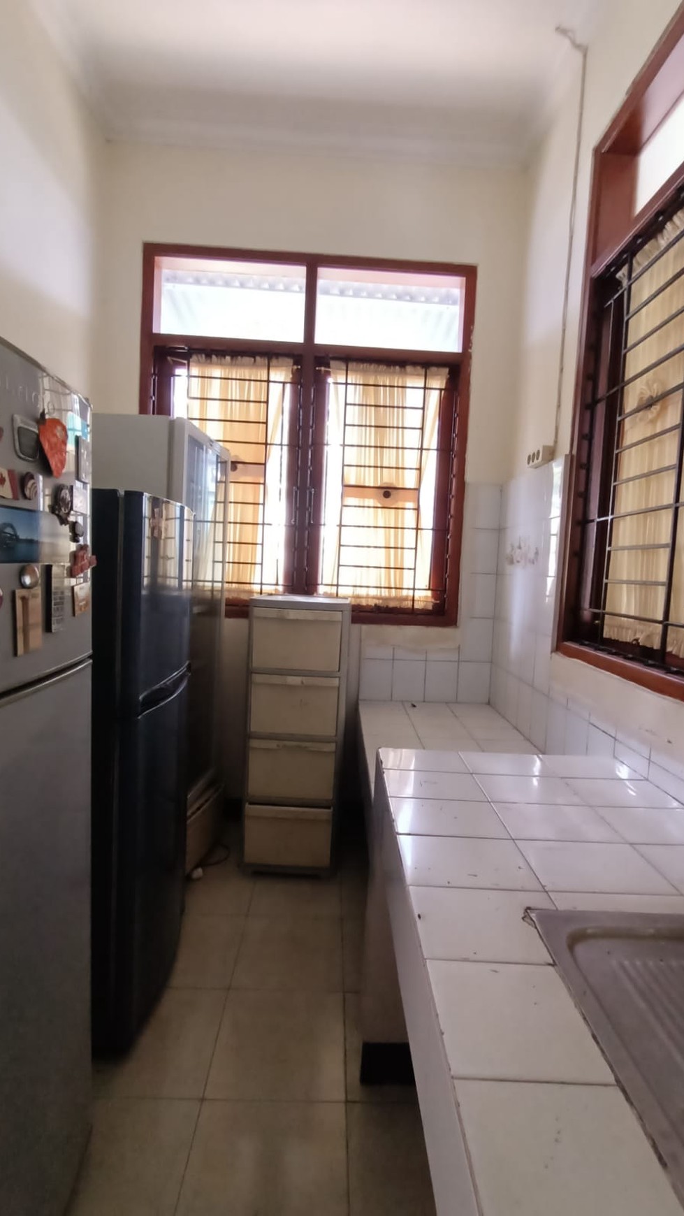 Rumah Terawat di Cirendeu 1 Lantai Berhalaman Belakang Luas