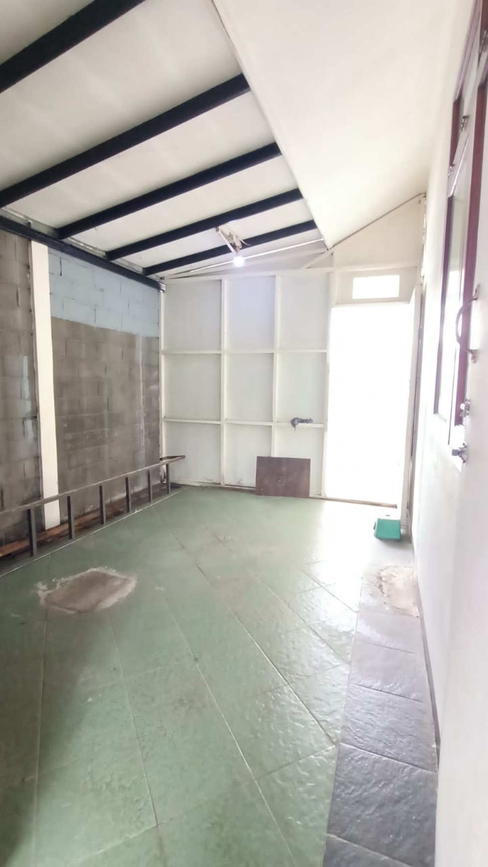 Rumah Terawat di Cirendeu 1 Lantai Berhalaman Belakang Luas