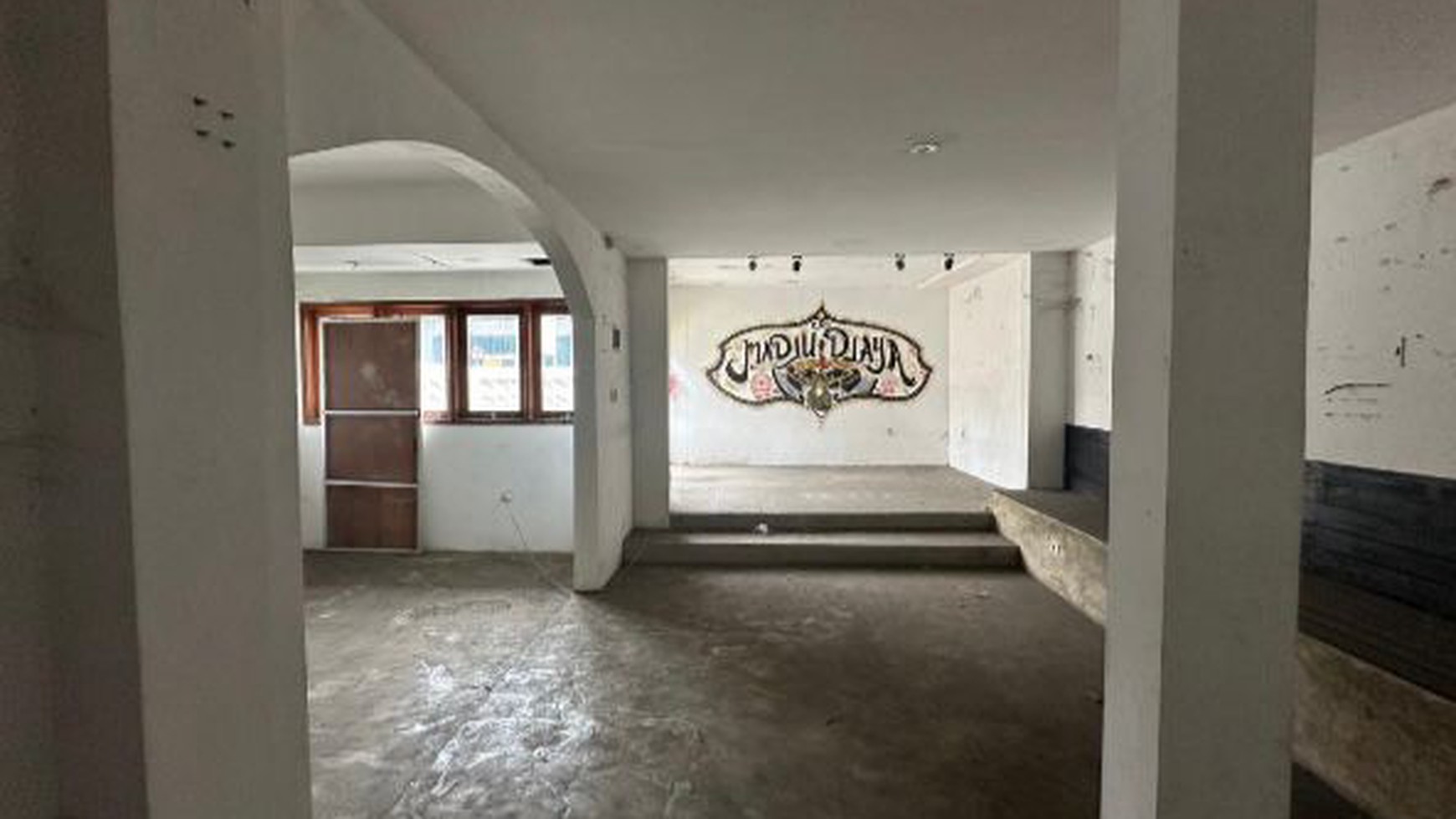 Dijual Rumah ex cafe di JL. Kavling Pemda raya karawaci tangerang