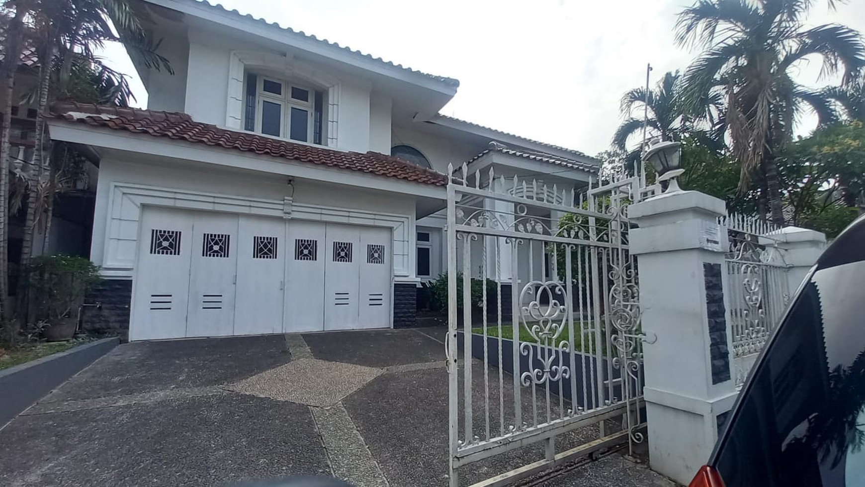 Rumah Mewah Kondisi Terawat Baik 2 Lantai di Pejaten Hanya 5 Menit Jalan Kaki Ke Jl. Raya Pasar Minggu