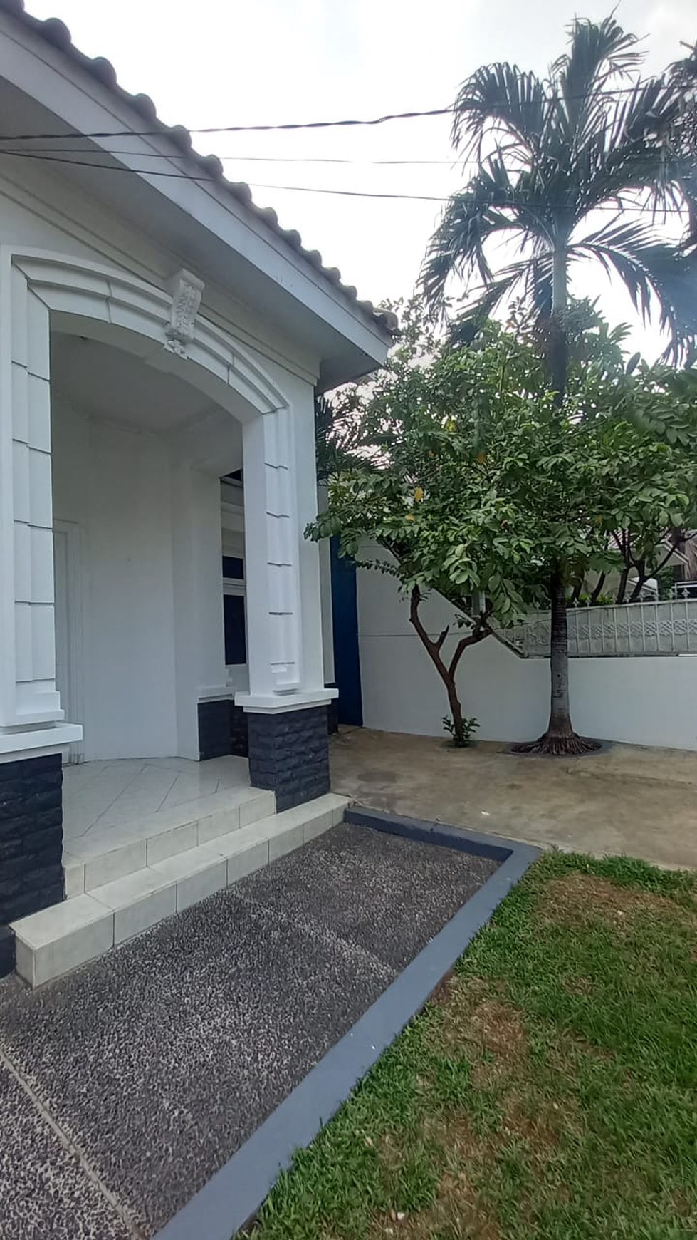 Rumah Mewah Kondisi Terawat Baik 2 Lantai di Pejaten Hanya 5 Menit Jalan Kaki Ke Jl. Raya Pasar Minggu