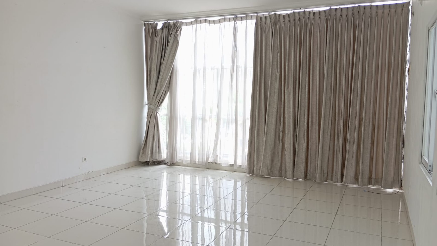 RUKO RAPI SIAP PAKAI DI SPRING UTARA GADING SERPONG