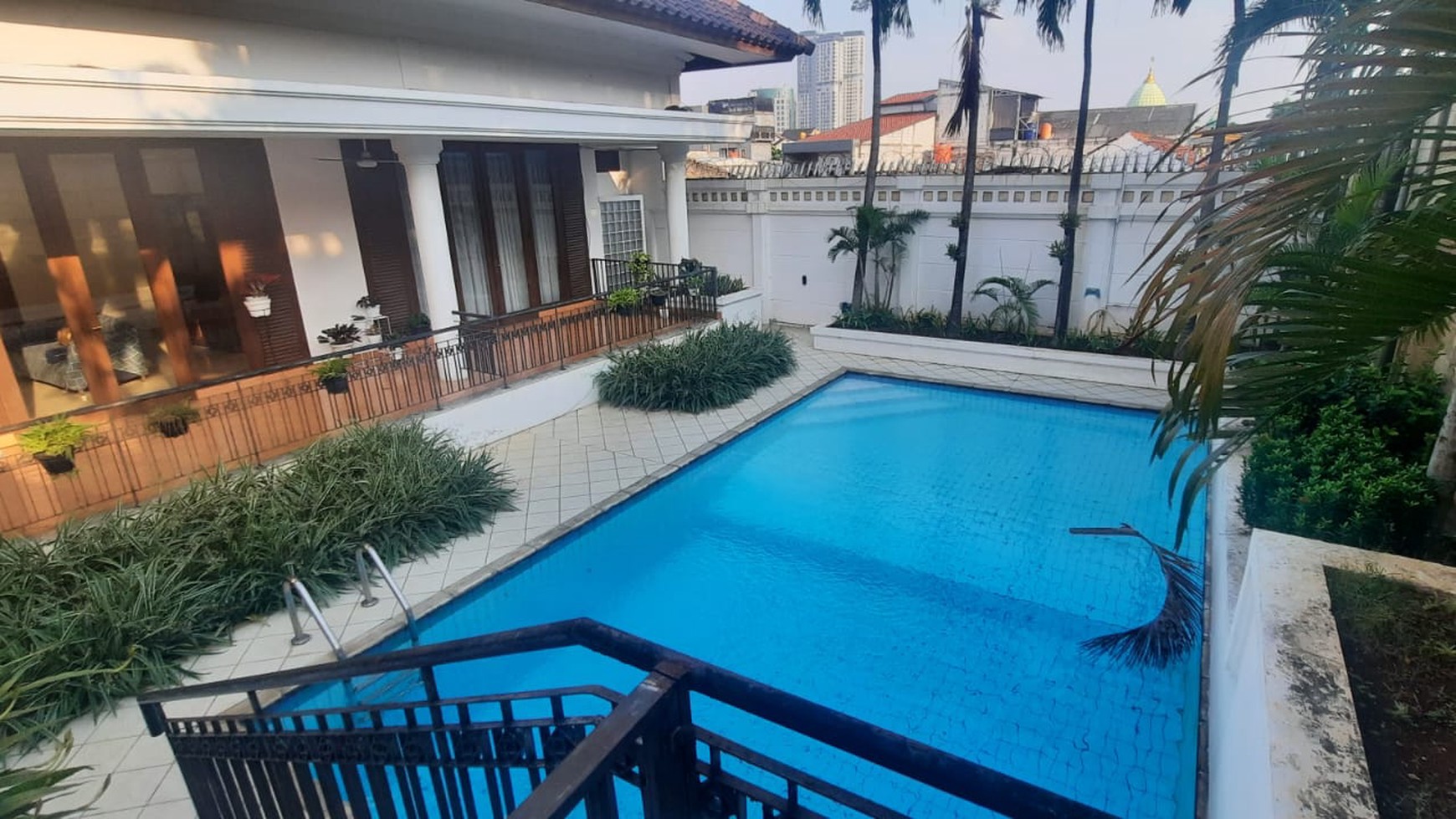 Rumah Hitung Tanah Area Cipete