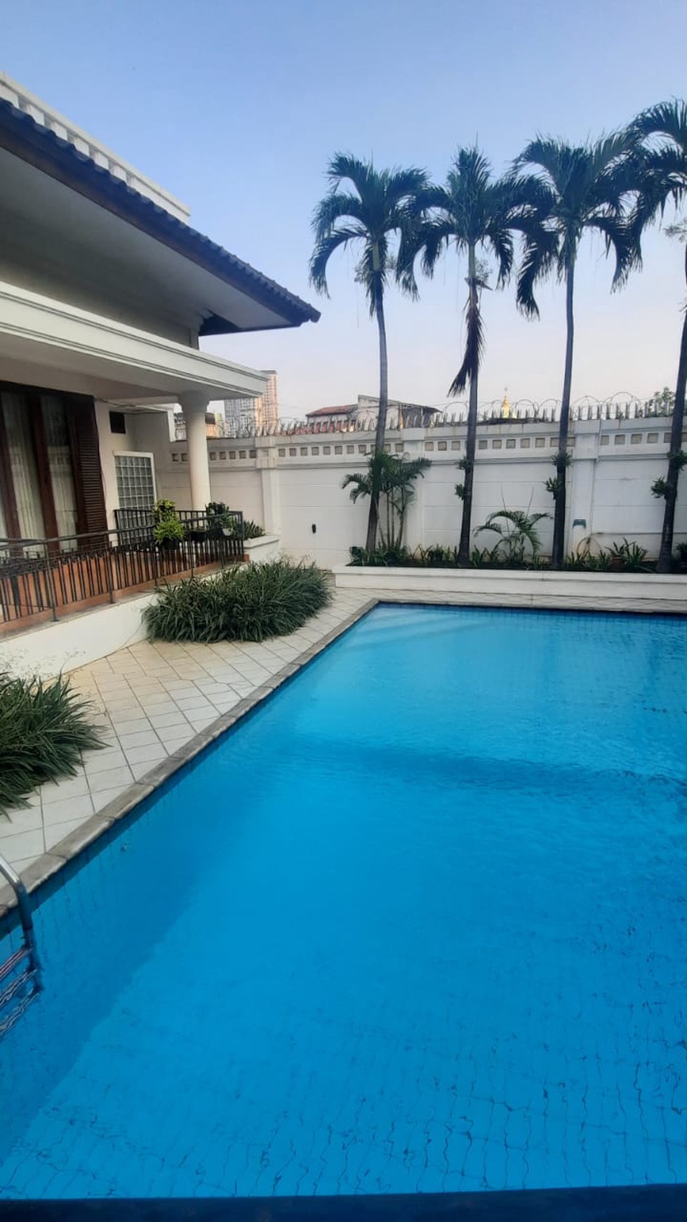 Rumah Hitung Tanah Area Cipete