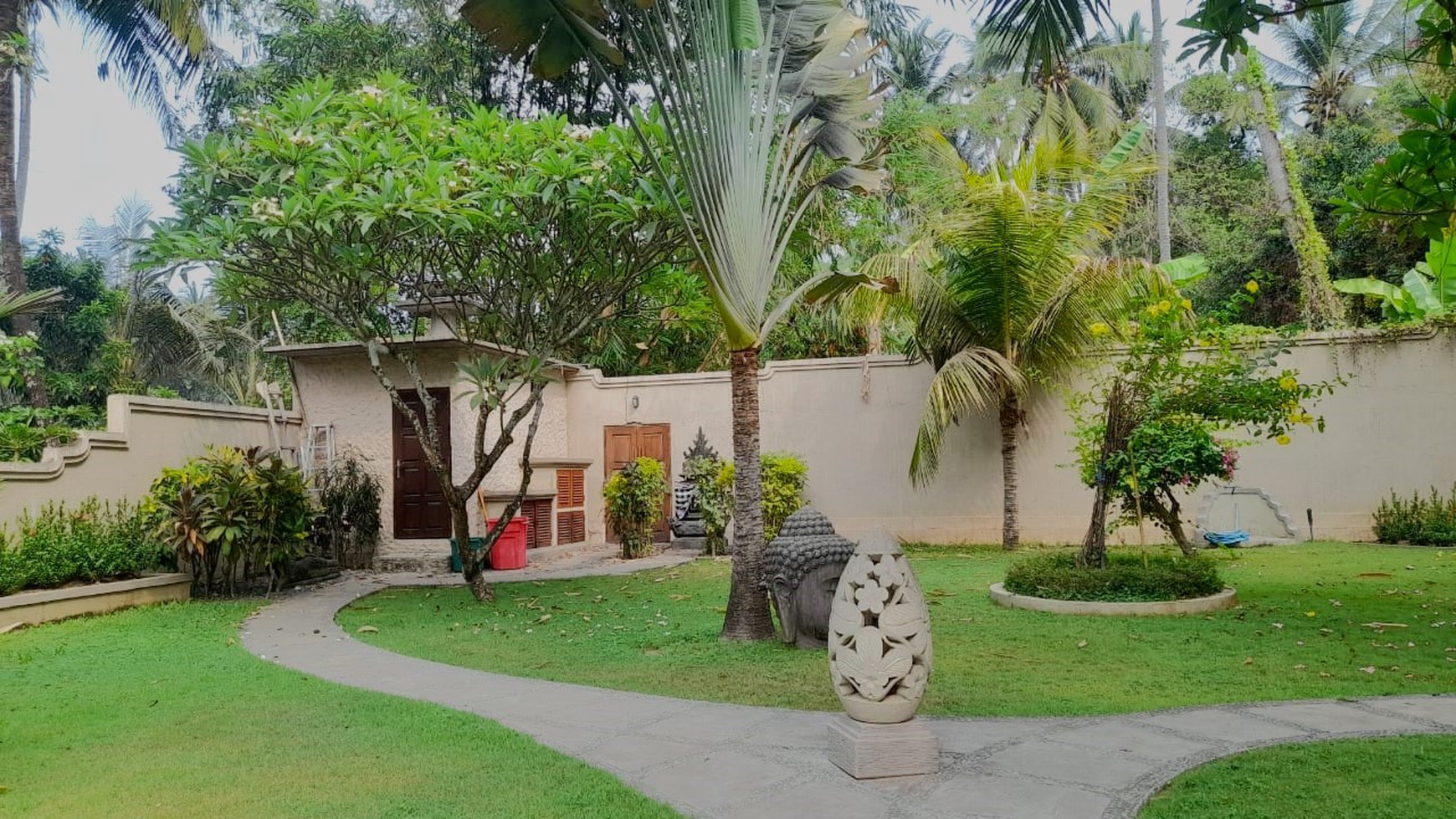 Charming Villa With Expansive Garden Oasis For Sale! Only 20 Mins From North Bali Airport Development Plan!