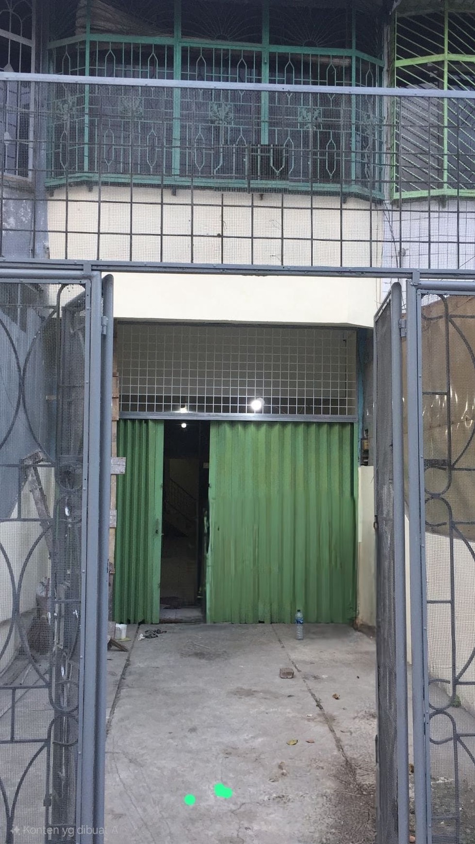Ruko siap huni, daerah Commersil di Medan
