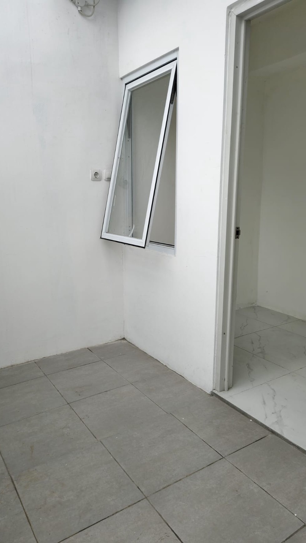 Rumah 1 lantai di Griya Loka BSD Citu, dengan dak jemur dekat Pasar Modern