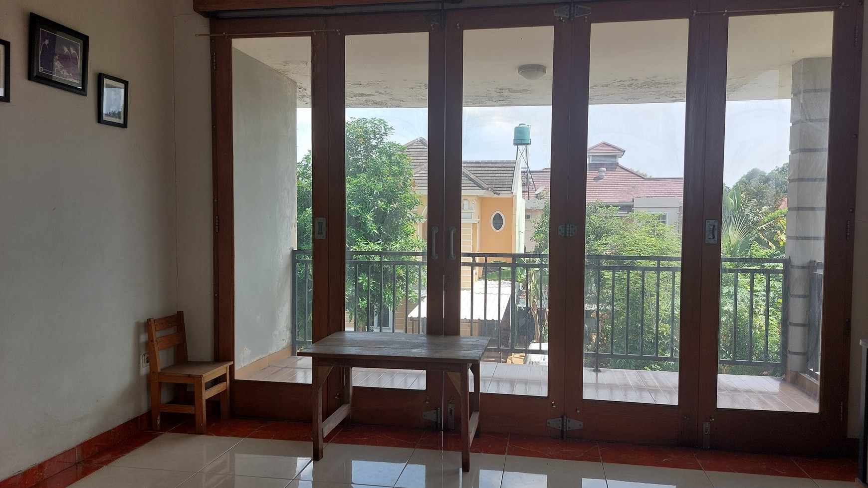 Rumah  hoek 2 lantai bangun sendiri di Legenda Wisata harga nego