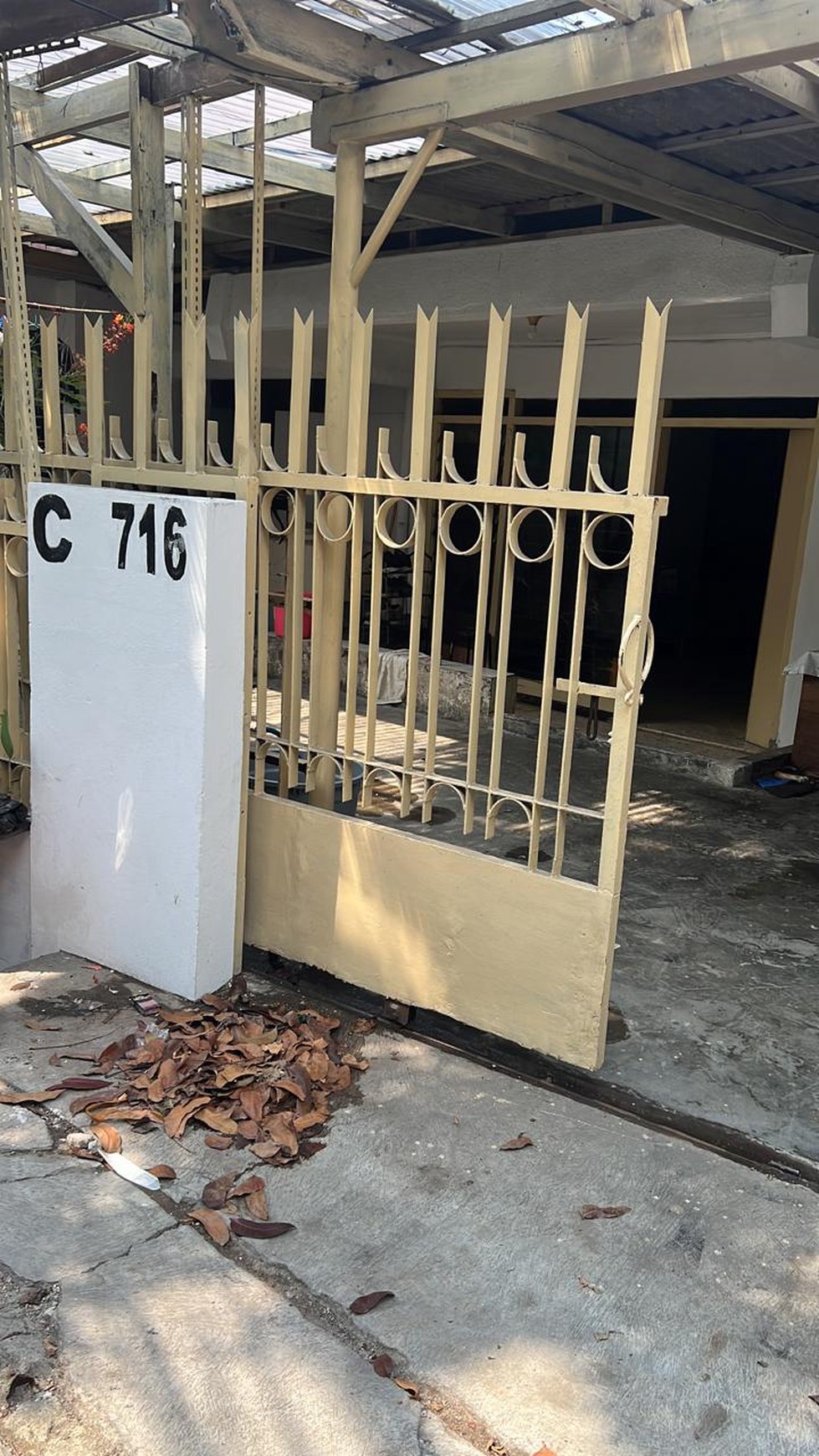 Rumah  lama di komp. polri  jelambar jakarta pusat